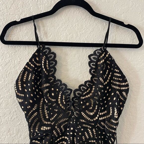 Revolve By the Way. Vicky Lace Eyelet Overlay Scalloped Black Mini Dress Size XS - Picture 6 of 13